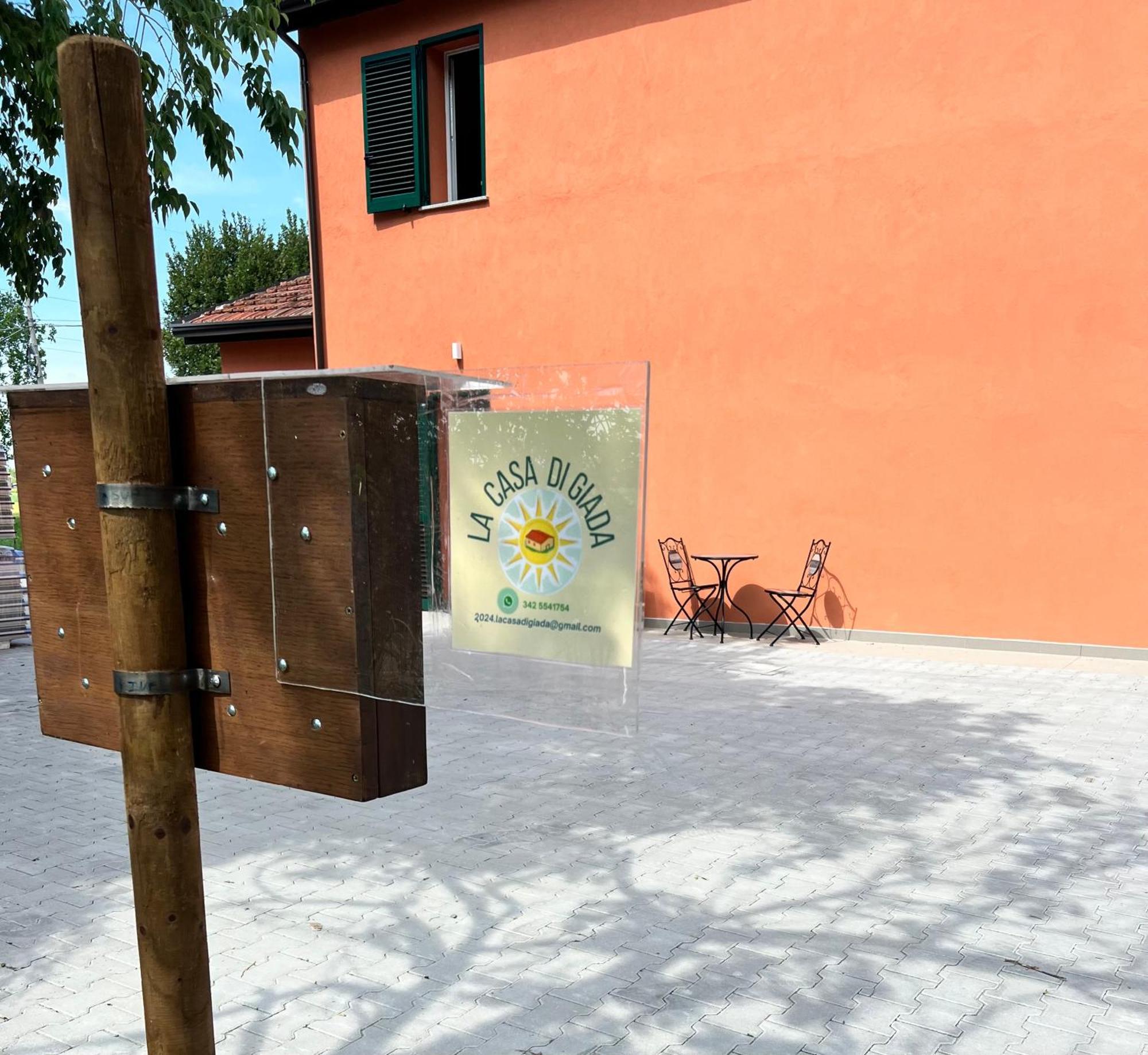 Guesthouse La Casa Di Giada Имола Екстериор снимка